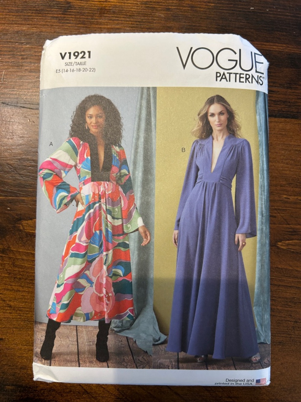 V1921 Vogue Tissue Pattern
Long Sleeve Maxi Dress
Sz 14-22